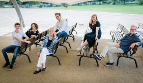Filitz-Fotografie Familienshooting in Travemuende Familienfotos im Bruegmanngarten
