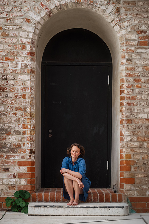 nina-brach-coaching-luebeck-fotografin-sonja-filitz Nina Brach coaching Lübeck Berlin mit geschlossenen Augen aufgenommen von Fotografin Sonja Filitz in Lübeck