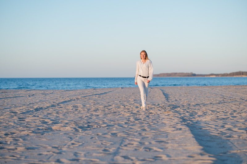 Portrait-yogalehrerin-jessica-beckmann-meer